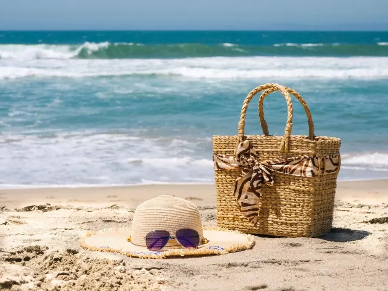 Summer holiday accessories: hat, sunglasses and beach bag